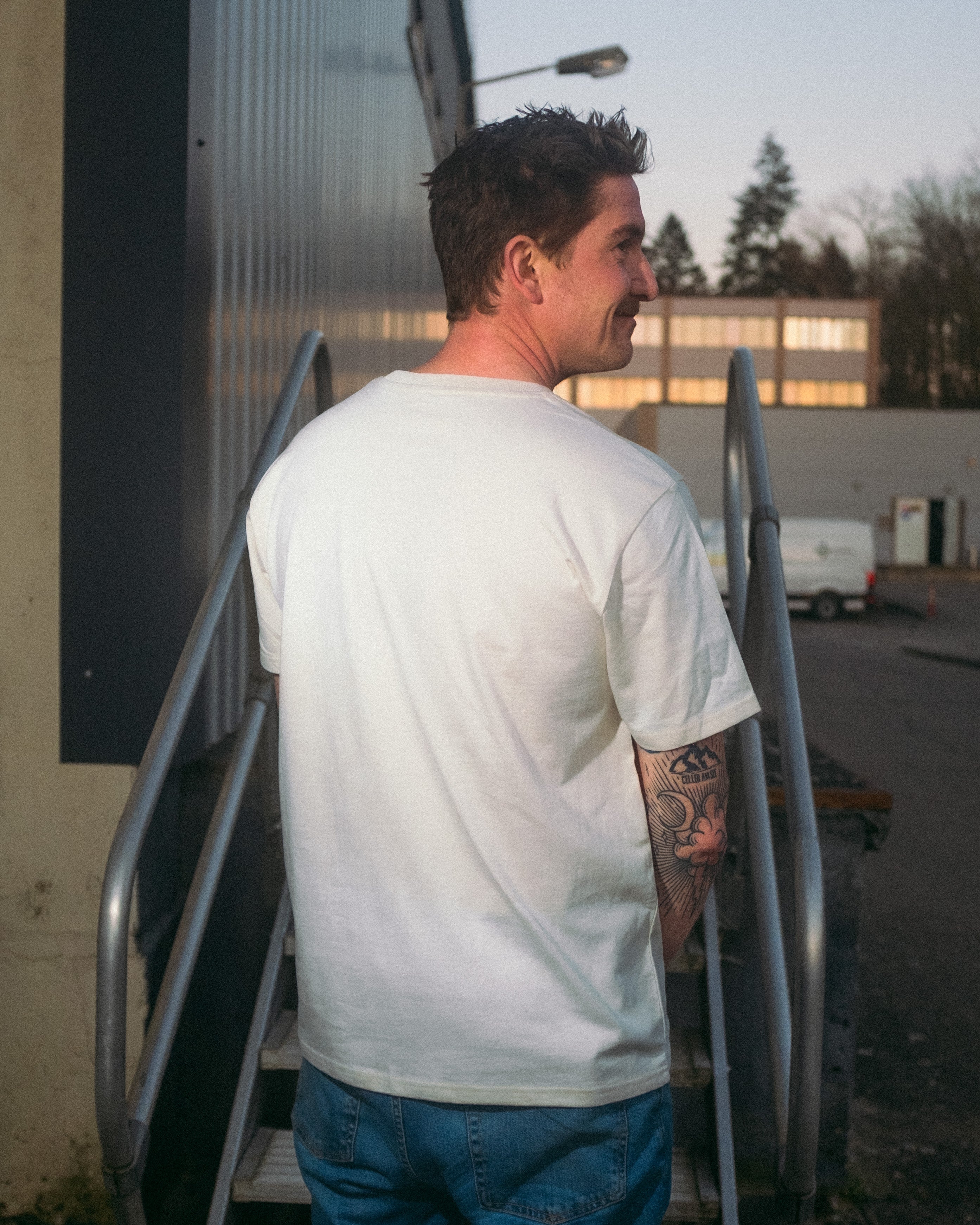 weißes Filz Asmussen Merch Shirt