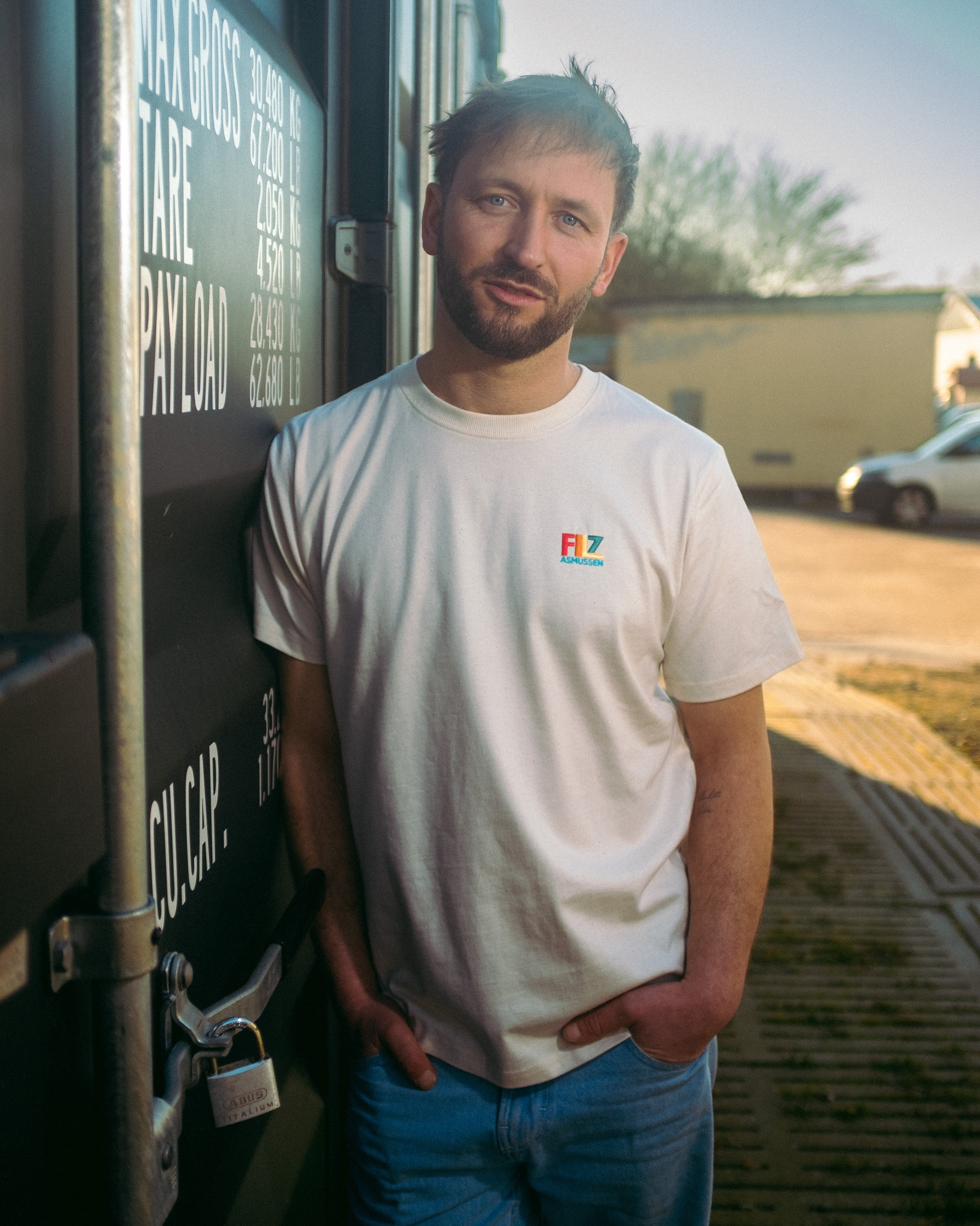 weißes Filz Asmussen Merch Shirt